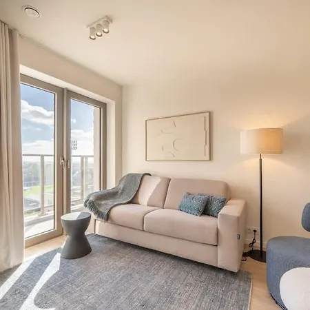 Modern With Stunning Terrace & Views 아파트 *