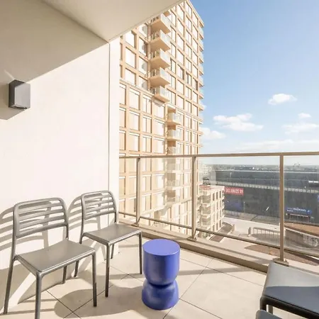 Modern With Stunning Terrace & Views *