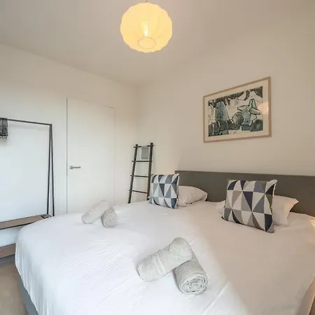 아파트 Modern With Stunning Terrace & Views *