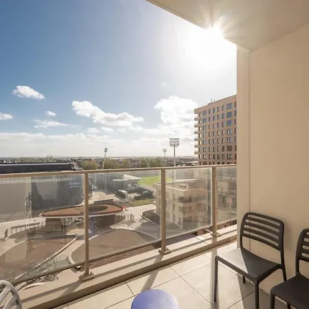 Modern With Stunning Terrace & Views * 오스텐드
